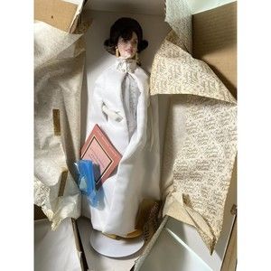 The JACQUELINE KENNEDY INAUGURAL BALL Porcelain Portrait Doll~~The Franklin Mint